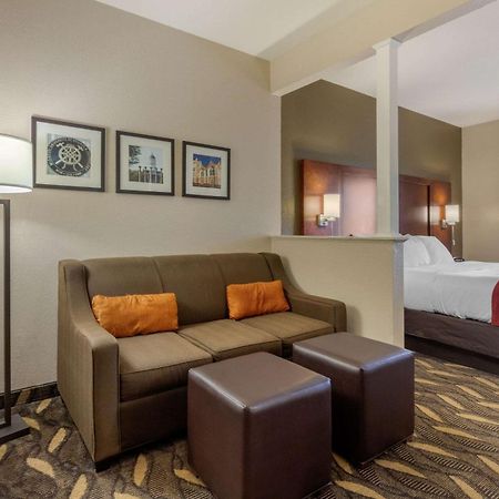 רולה Comfort Suites מראה חיצוני תמונה