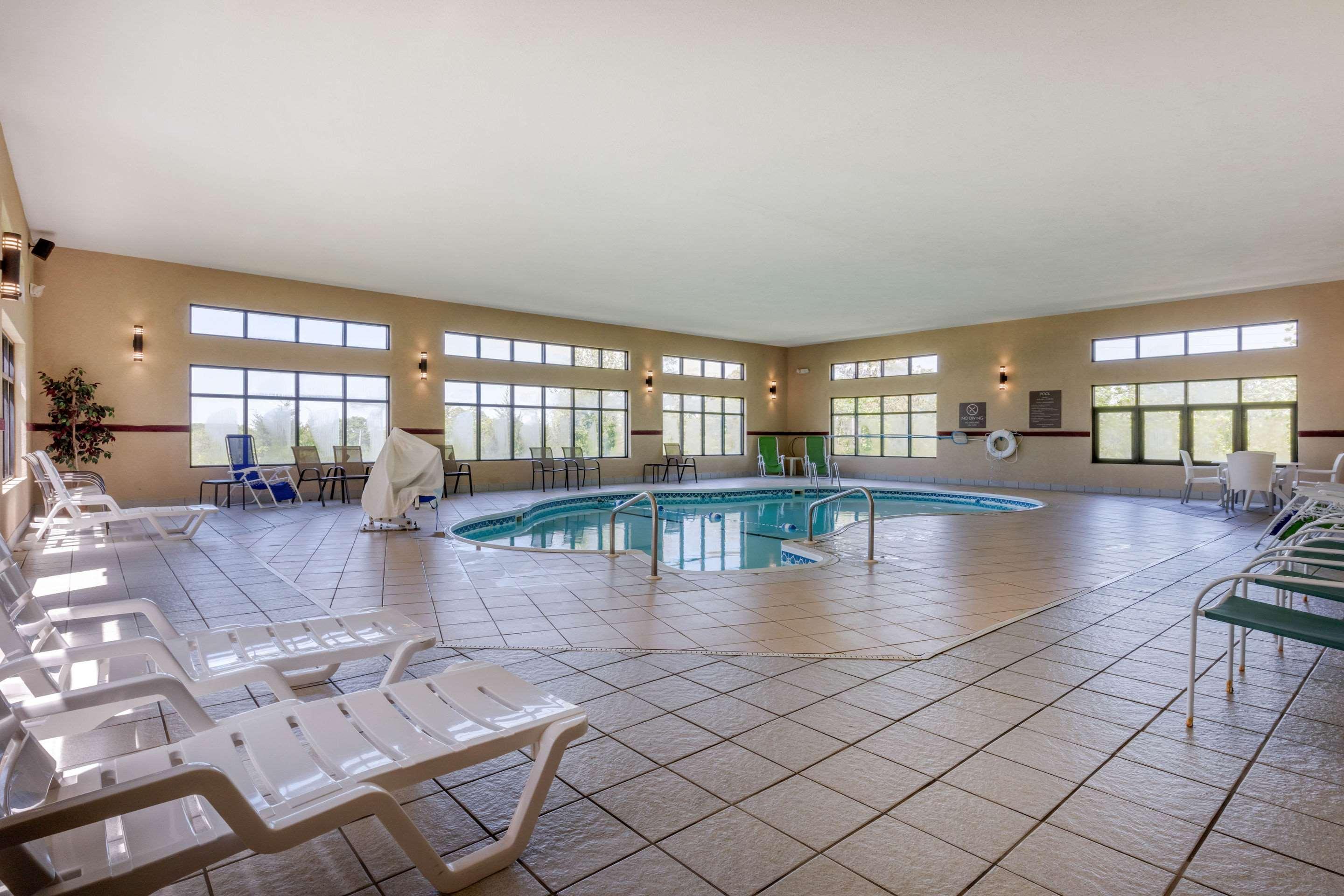 רולה Comfort Suites מראה חיצוני תמונה
