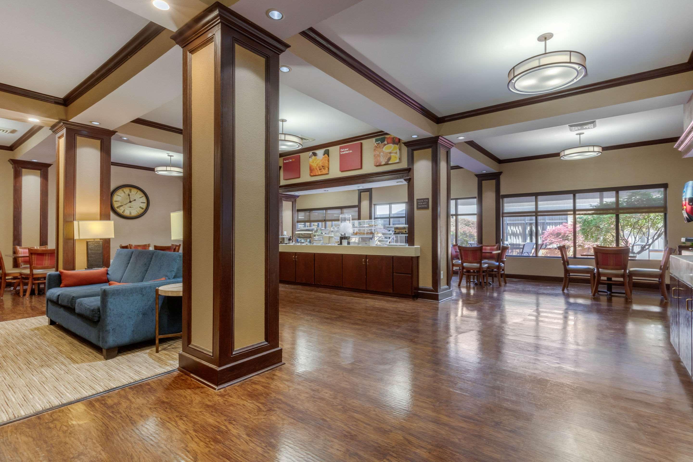רולה Comfort Suites מראה חיצוני תמונה