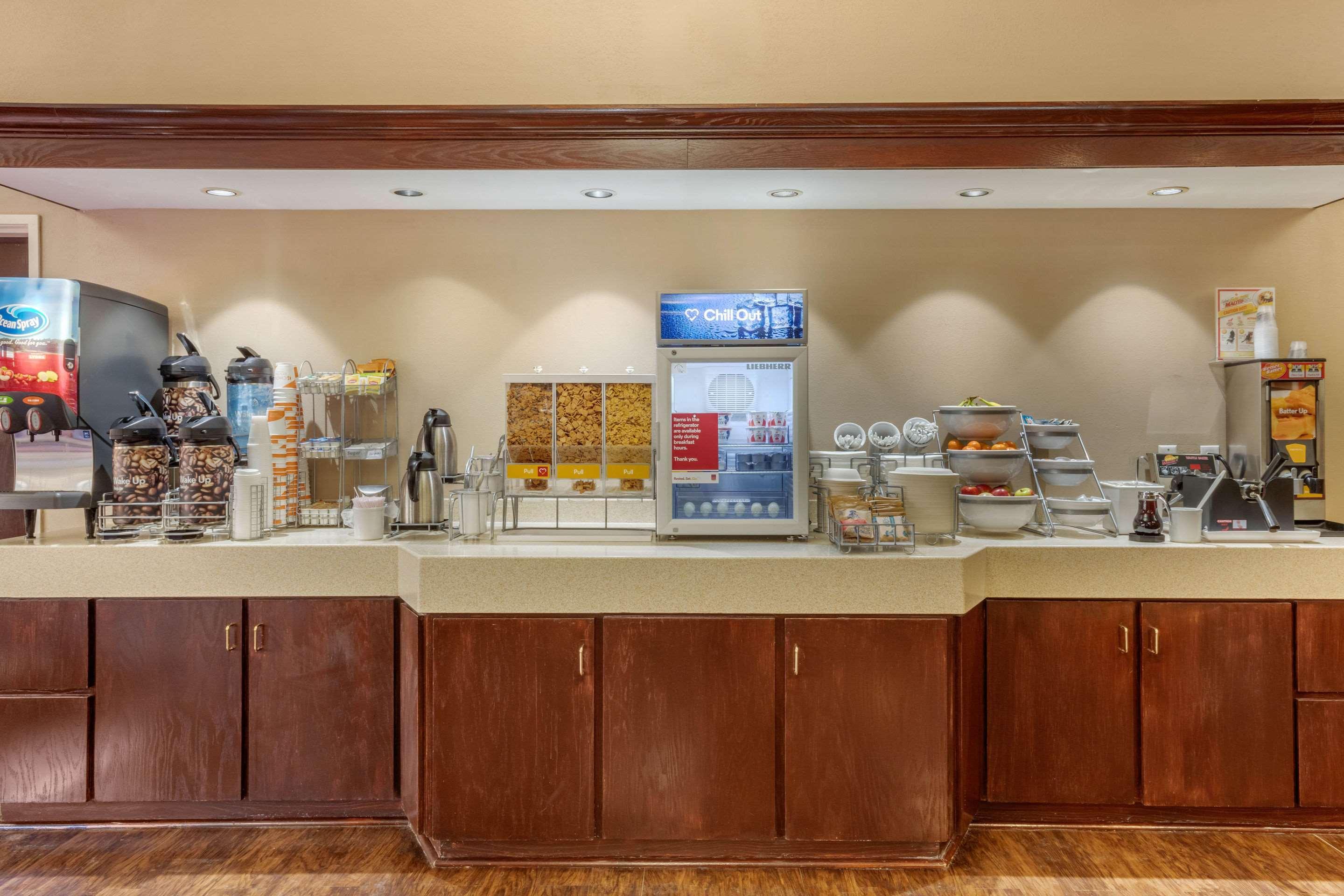 רולה Comfort Suites מראה חיצוני תמונה