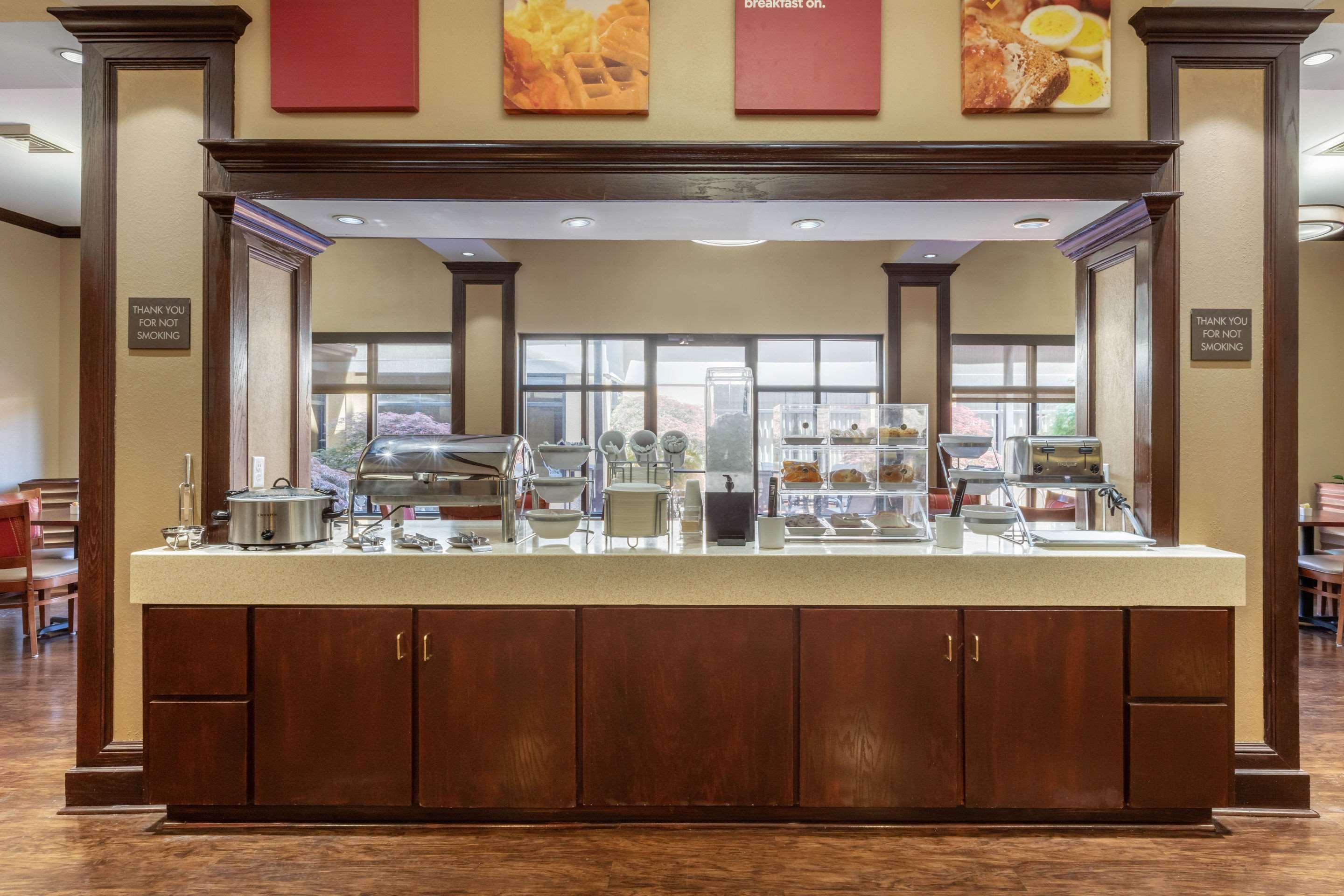 רולה Comfort Suites מראה חיצוני תמונה