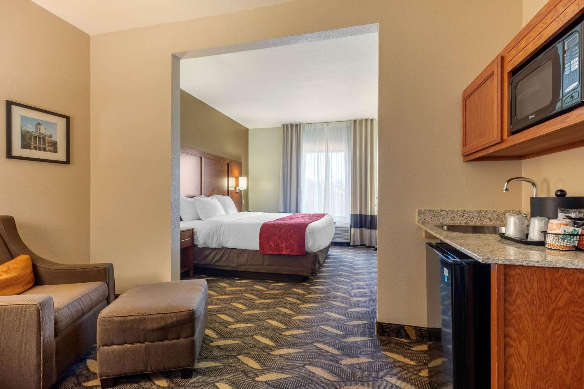 רולה Comfort Suites מראה חיצוני תמונה