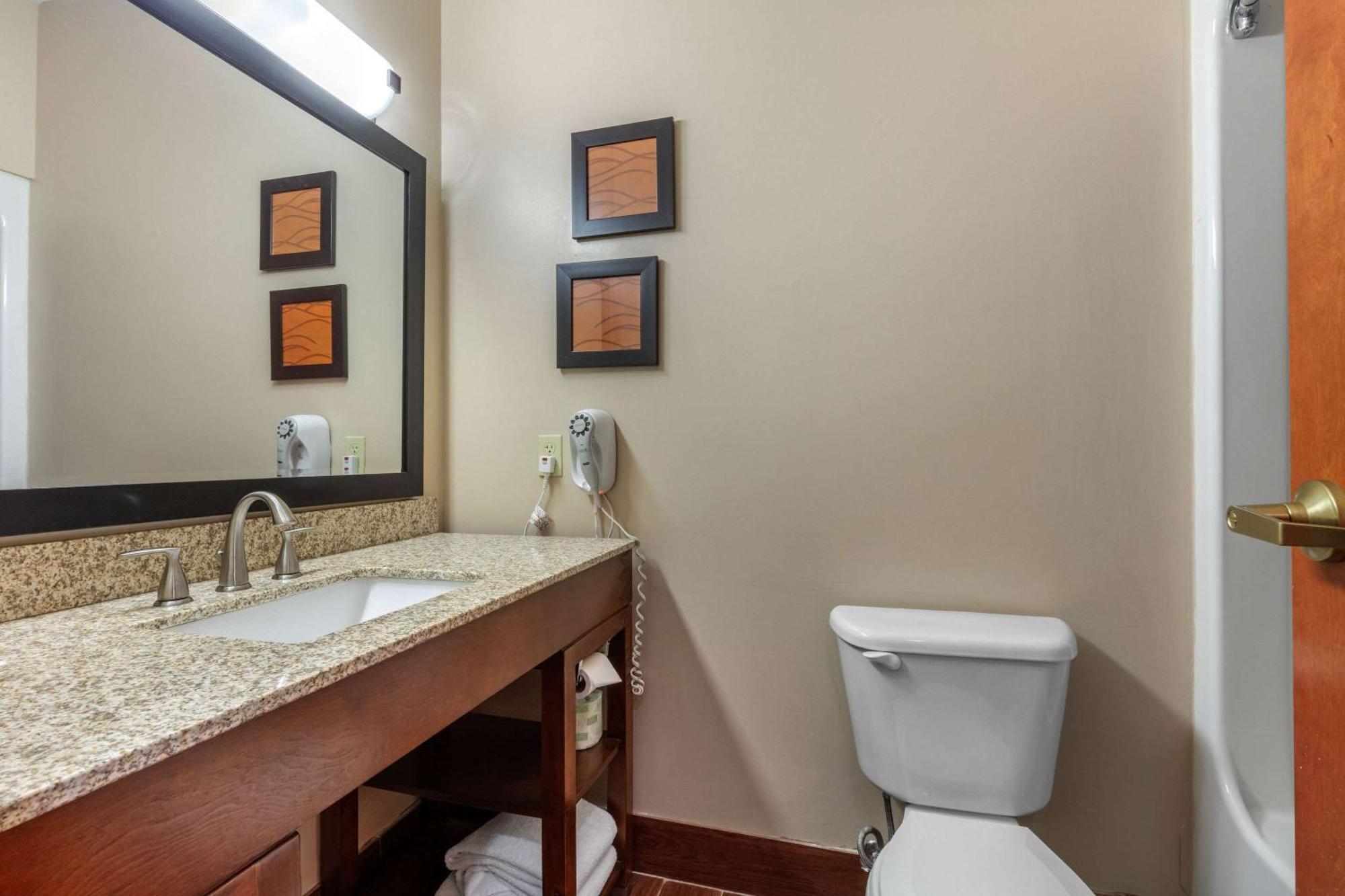 רולה Comfort Suites מראה חיצוני תמונה