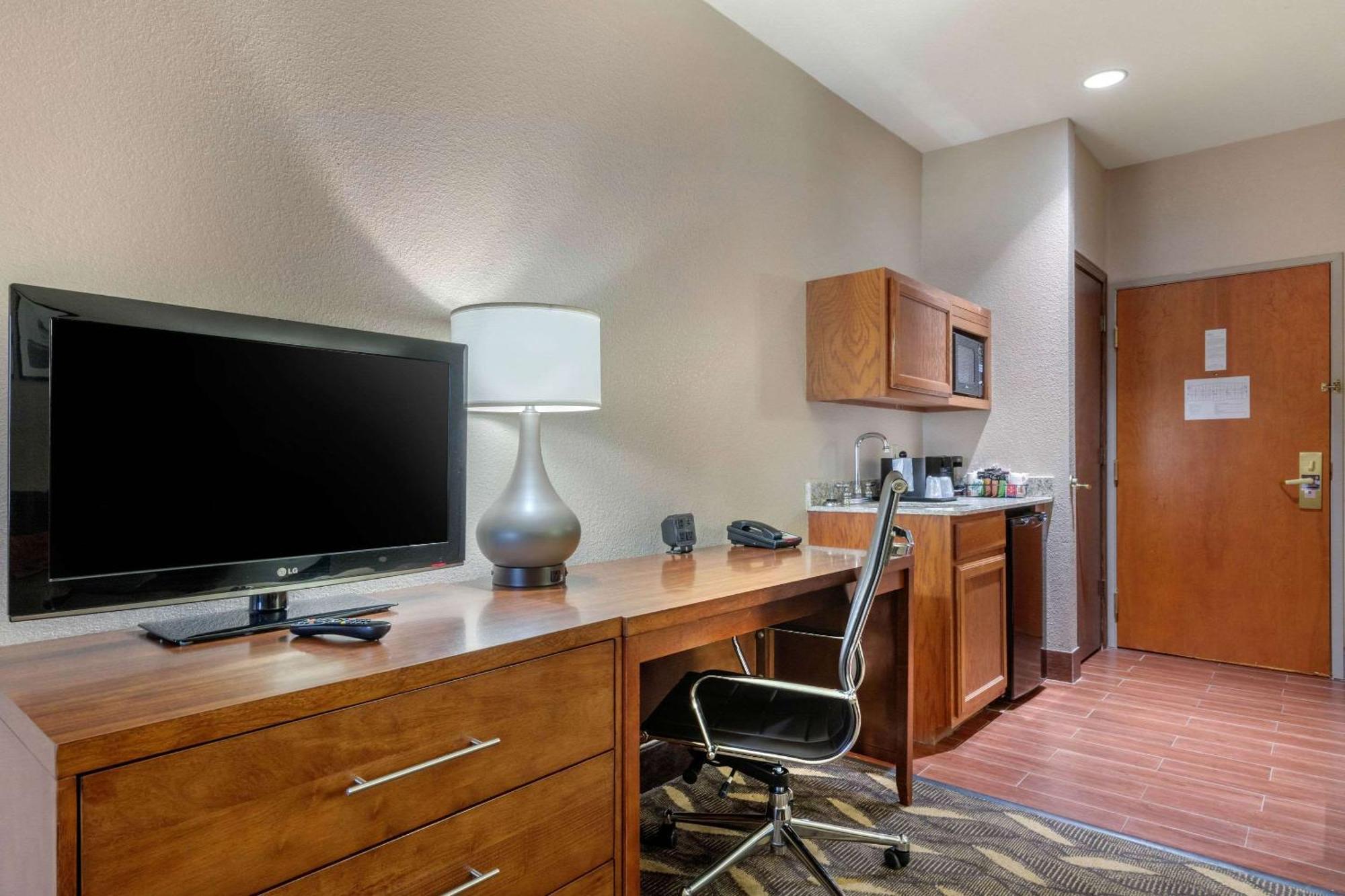רולה Comfort Suites מראה חיצוני תמונה