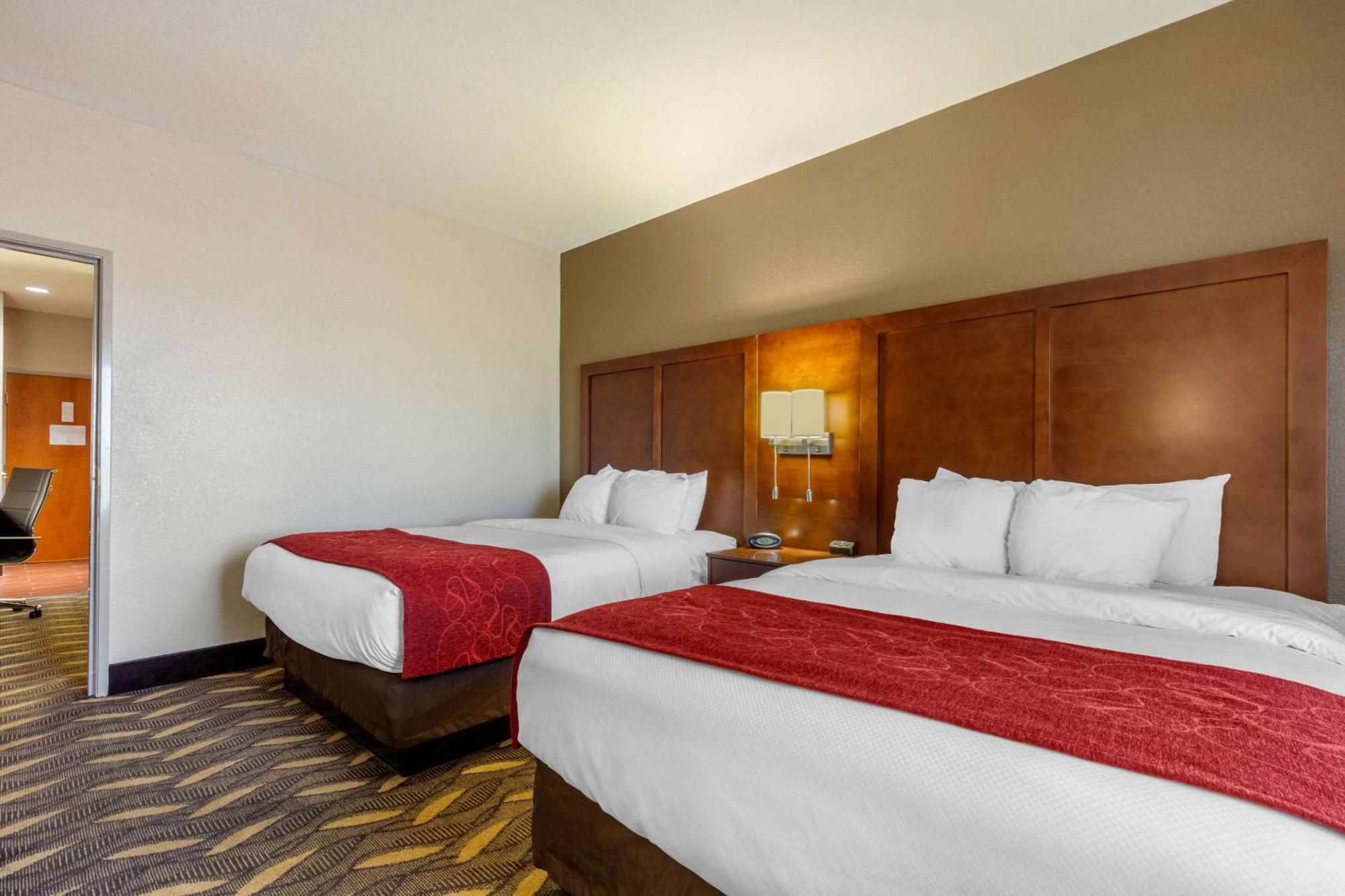 רולה Comfort Suites מראה חיצוני תמונה