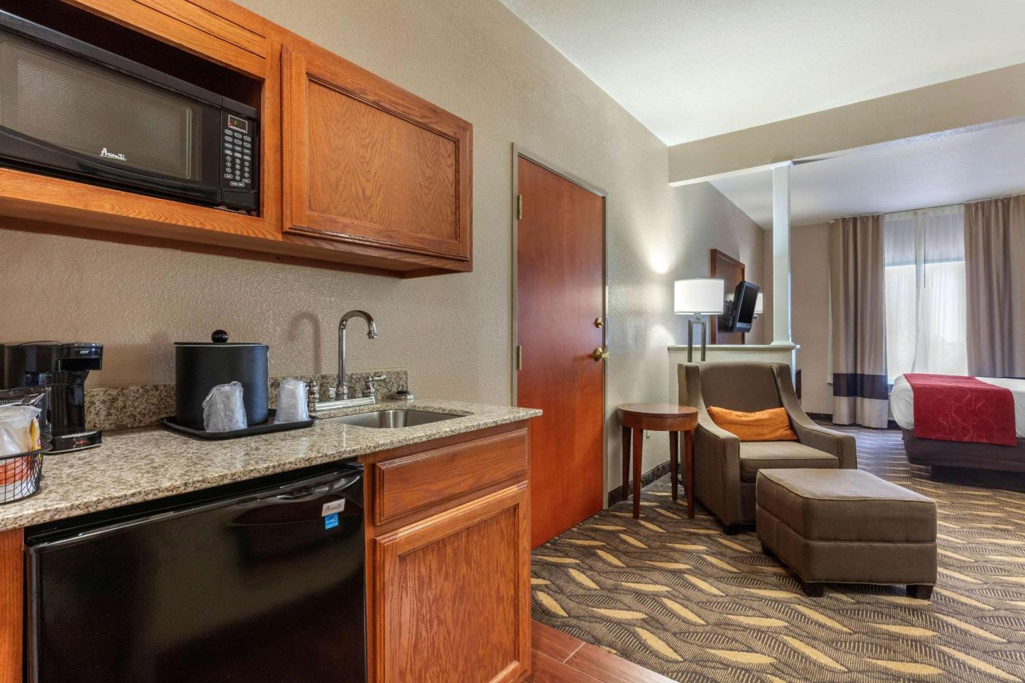 רולה Comfort Suites מראה חיצוני תמונה