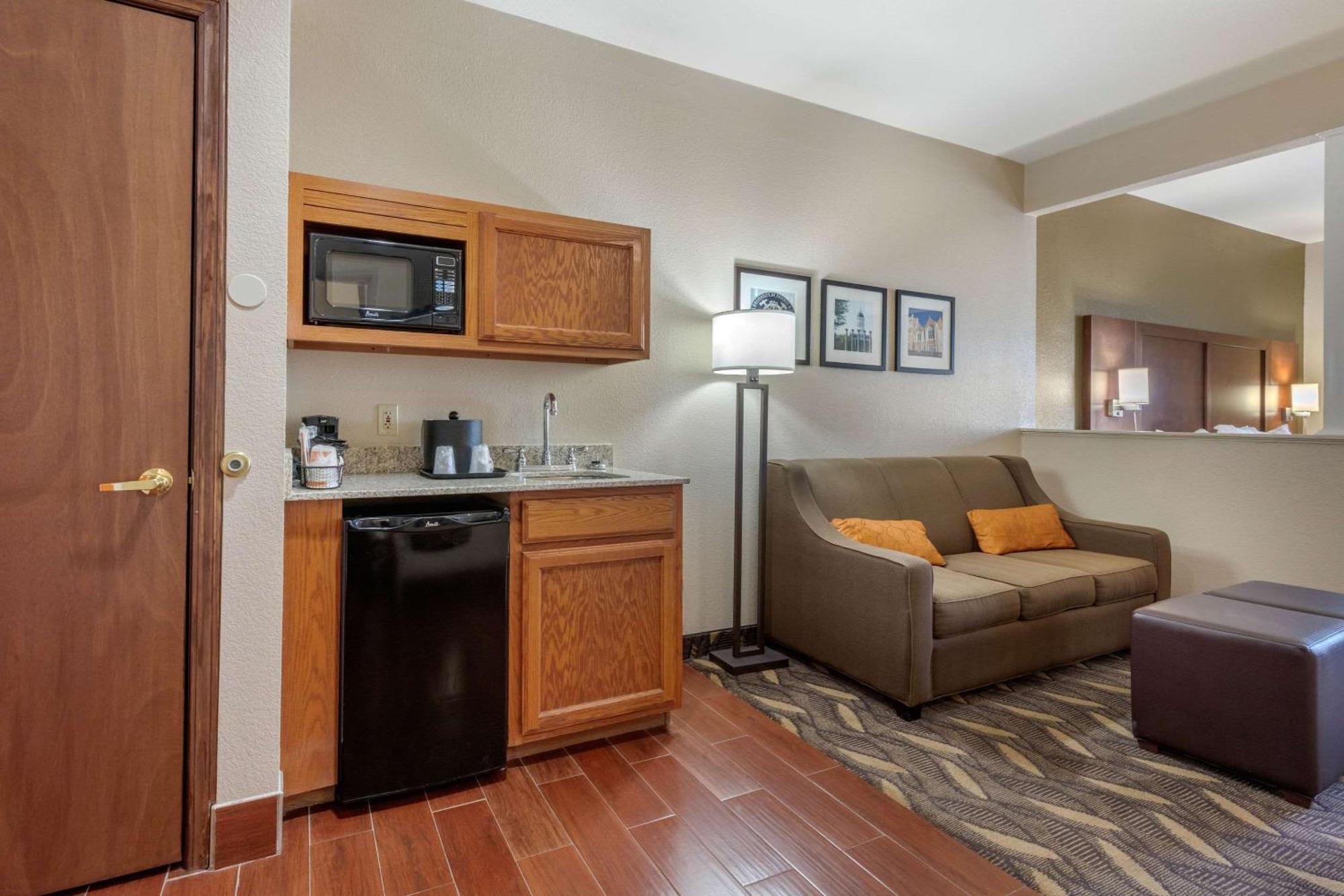 רולה Comfort Suites מראה חיצוני תמונה