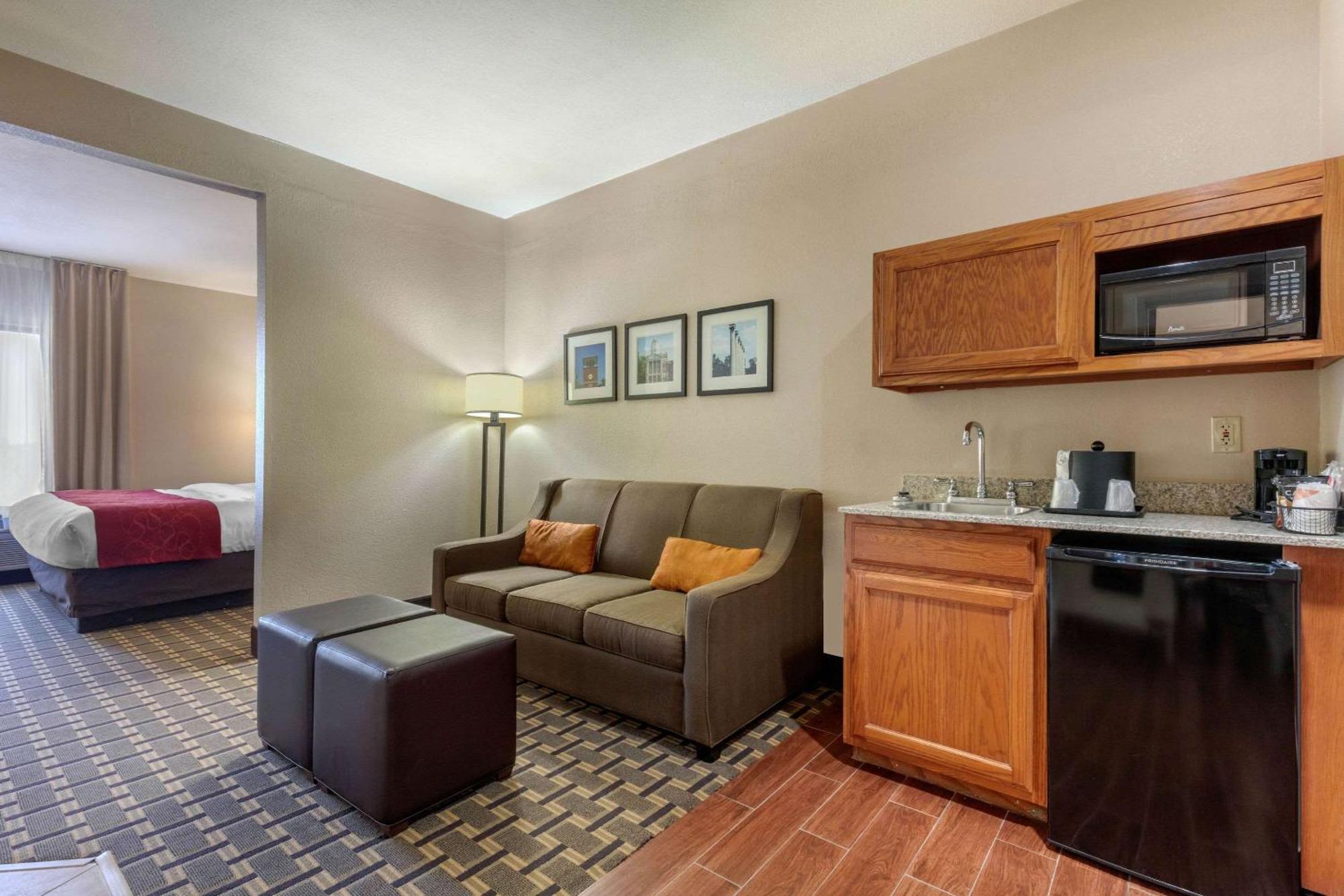 רולה Comfort Suites מראה חיצוני תמונה